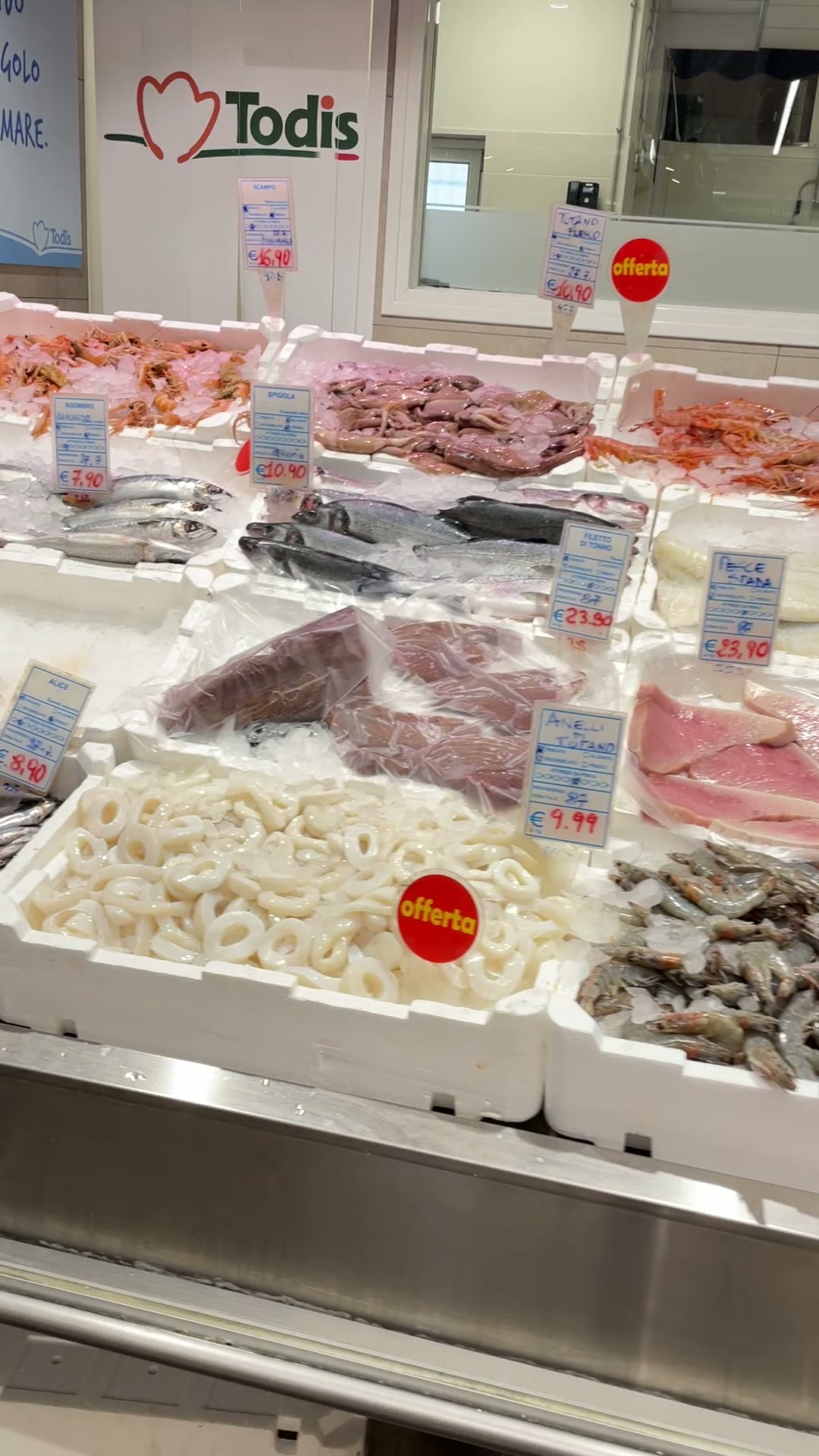 Pastahylder i det lokale supermarked