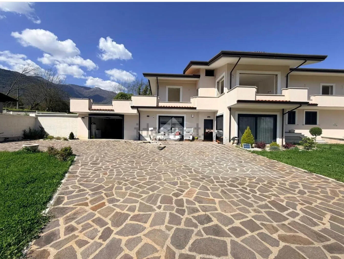 315.000€